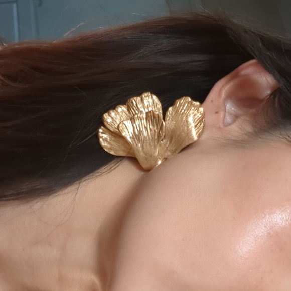 ZARA LEAF EARRINGS GOLDEN NWT - Picture 1 of 16